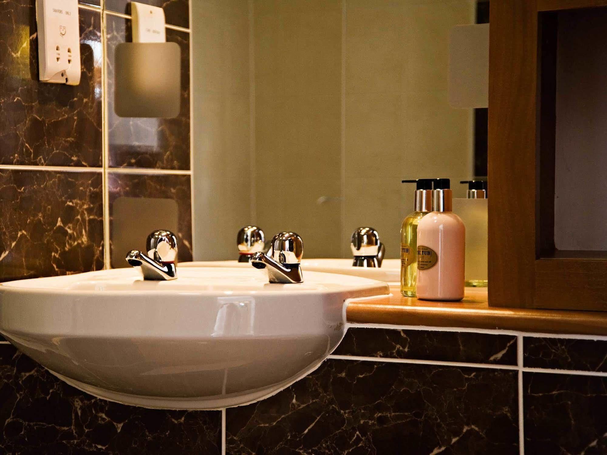 The Gailes Hotel & Spa Ирвин Экстерьер фото